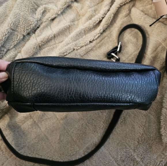 NWOT GIANI BERNINI PEBBLE HOBO BAG - Picture 7 of 8